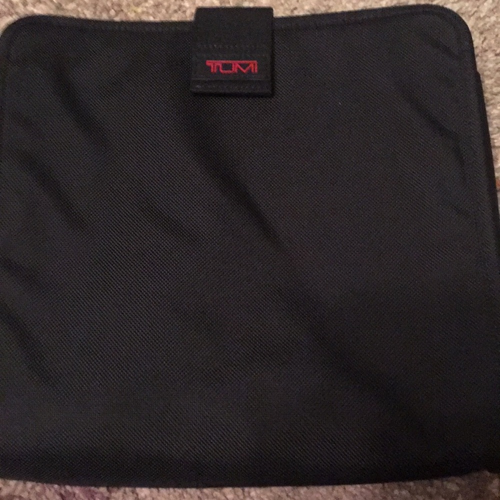 TUMI COMPUTER CASE